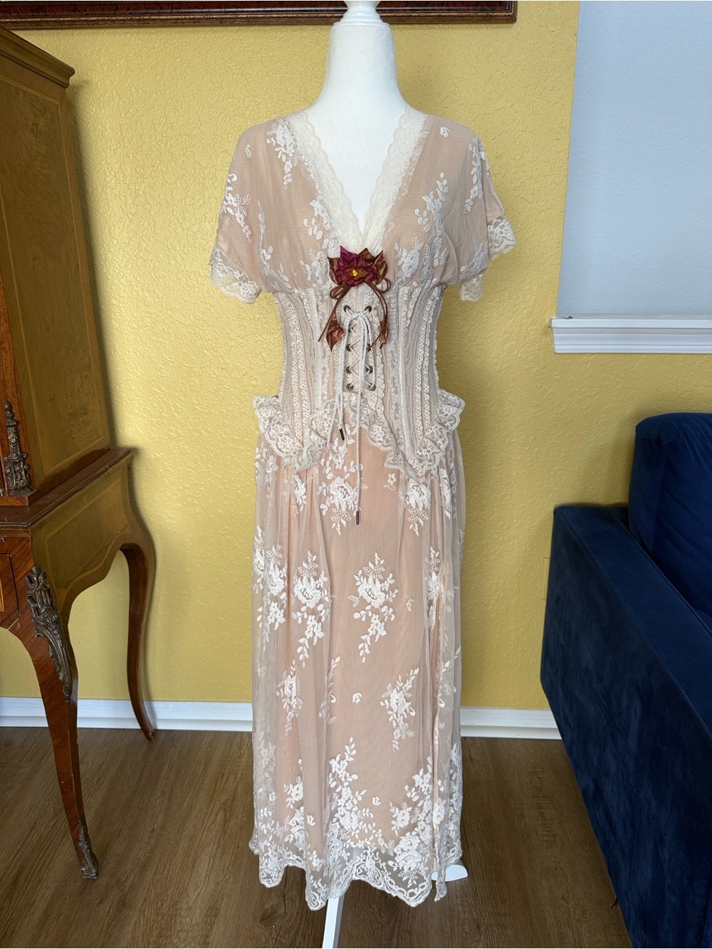 Wild Thorn Rose Corset Dress - Picture 4 of 9